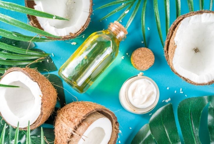 coconut-oil-with-fresh-coconuts